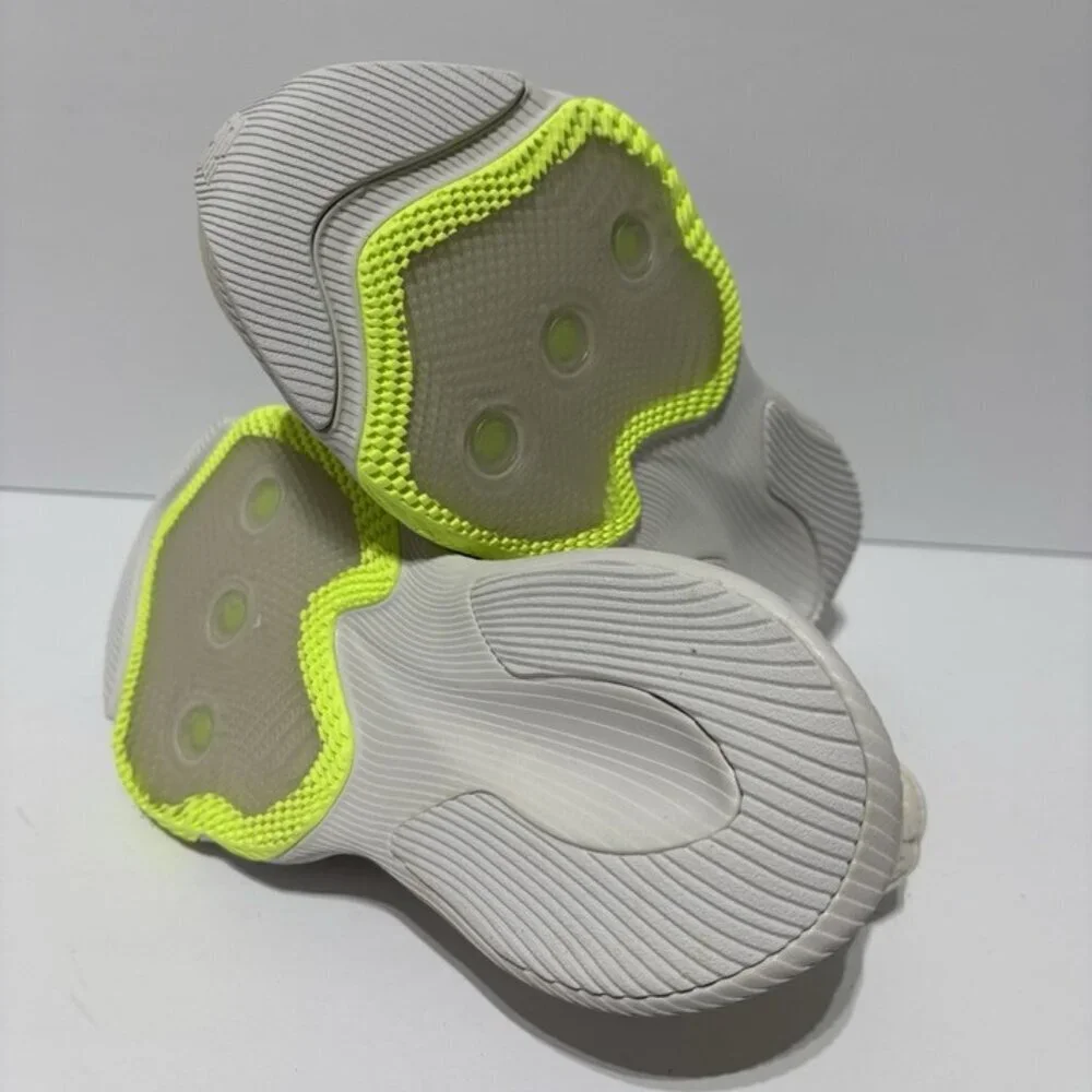 New Balance Women’s FuelCell Shift Trainer V2 Sneakers White, Size 5 Wide